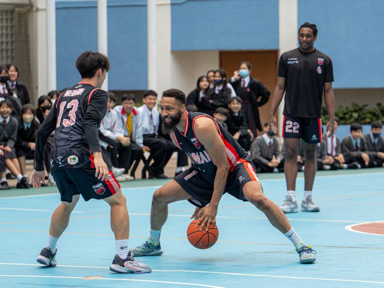 外籍籃球員到校交流及示範表演