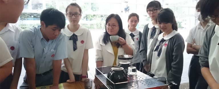 旅遊與款待科：咖啡拉花班